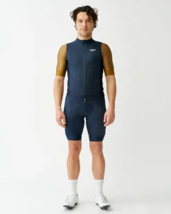 Pas Normal Studios Men's Mechanism Stow Away Gilet — Navy^ Jackets & Gilets