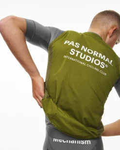 Pas Normal Studios Men's Mechanism Stow Away Gilet — Deep Green^ Jackets & Gilets