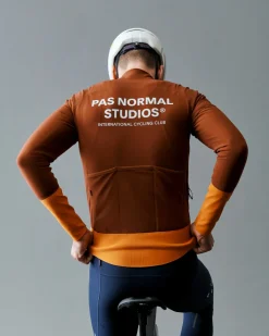 Pas Normal Studios Men's Mechanism Thermal Jacket — Mahogany / Dark Orange^ Jackets & Gilets