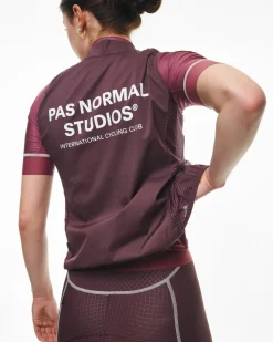Pas Normal Studios Women's Mechanism Stow Away Gilet — Light Burgundy^Women Jackets & Gilets